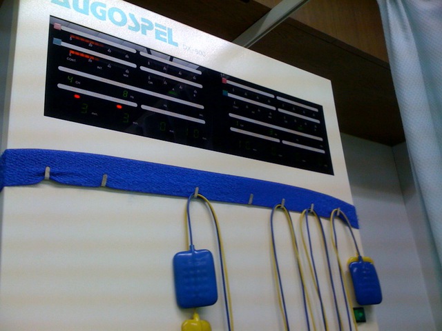 Nous avons les moyens de vous faire parler! (Click to enlarge)