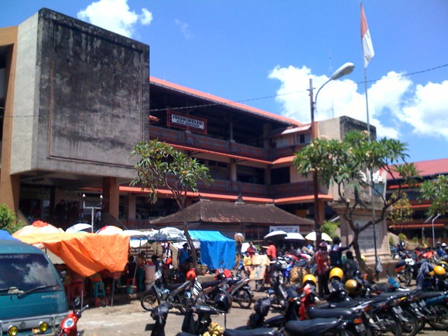Denpasar market (Click to enlarge)